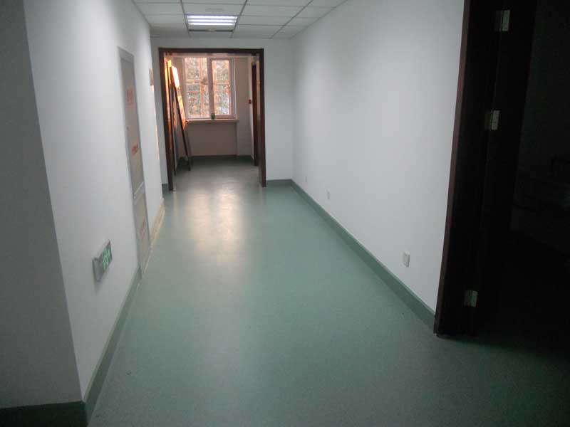 醫(yī)院塑膠地板效果圖 醫(yī)院手術(shù)室的地板材料怎么選