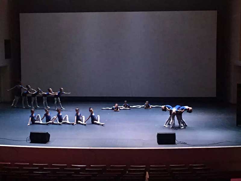 北京第一實(shí)驗(yàn)小學(xué)舞臺(tái)演出 北京第一實(shí)驗(yàn)小學(xué)舞臺(tái)地板